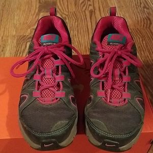 Ladie's Nike's Shoes